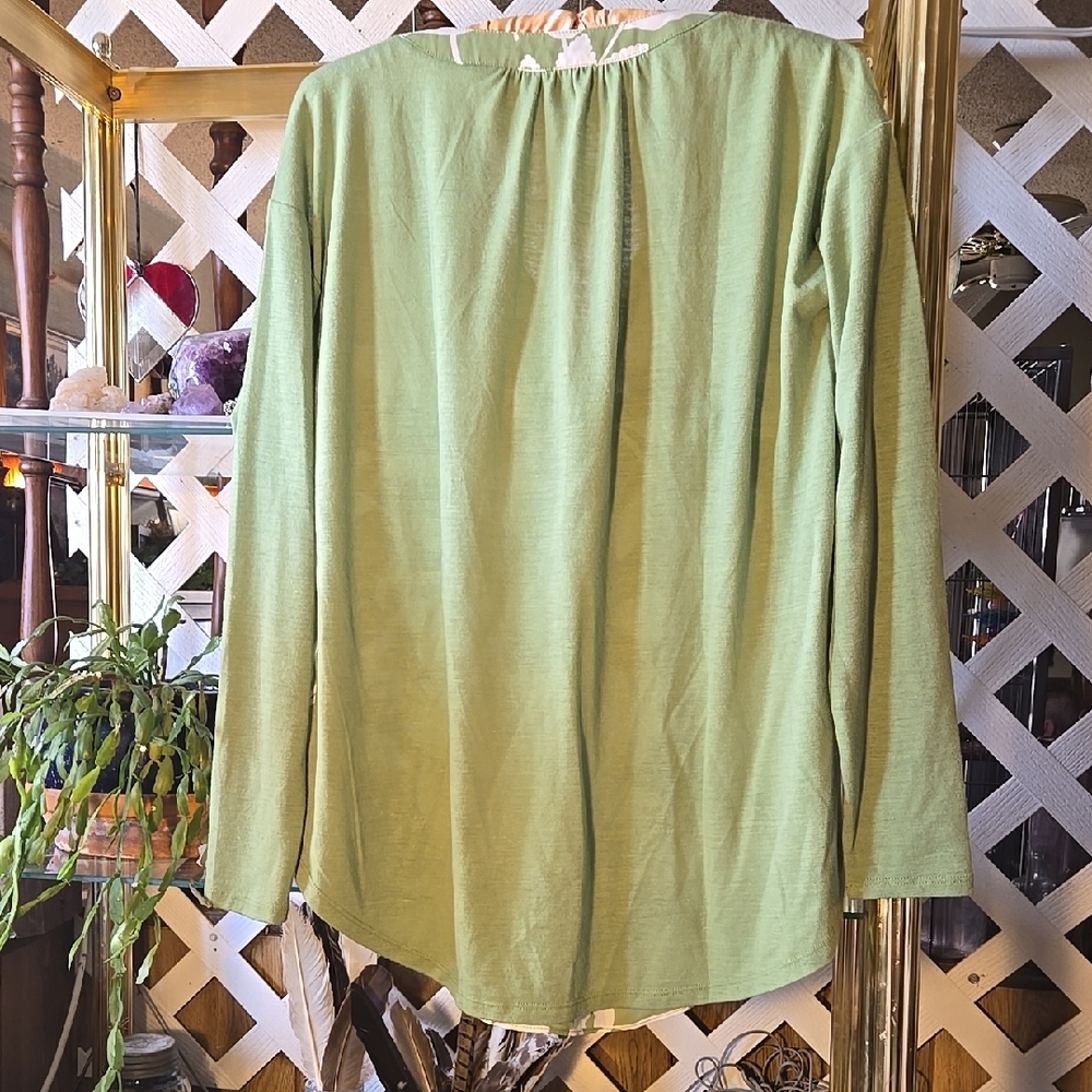 Floral Green and White Women's Top - Picture 3 of 5